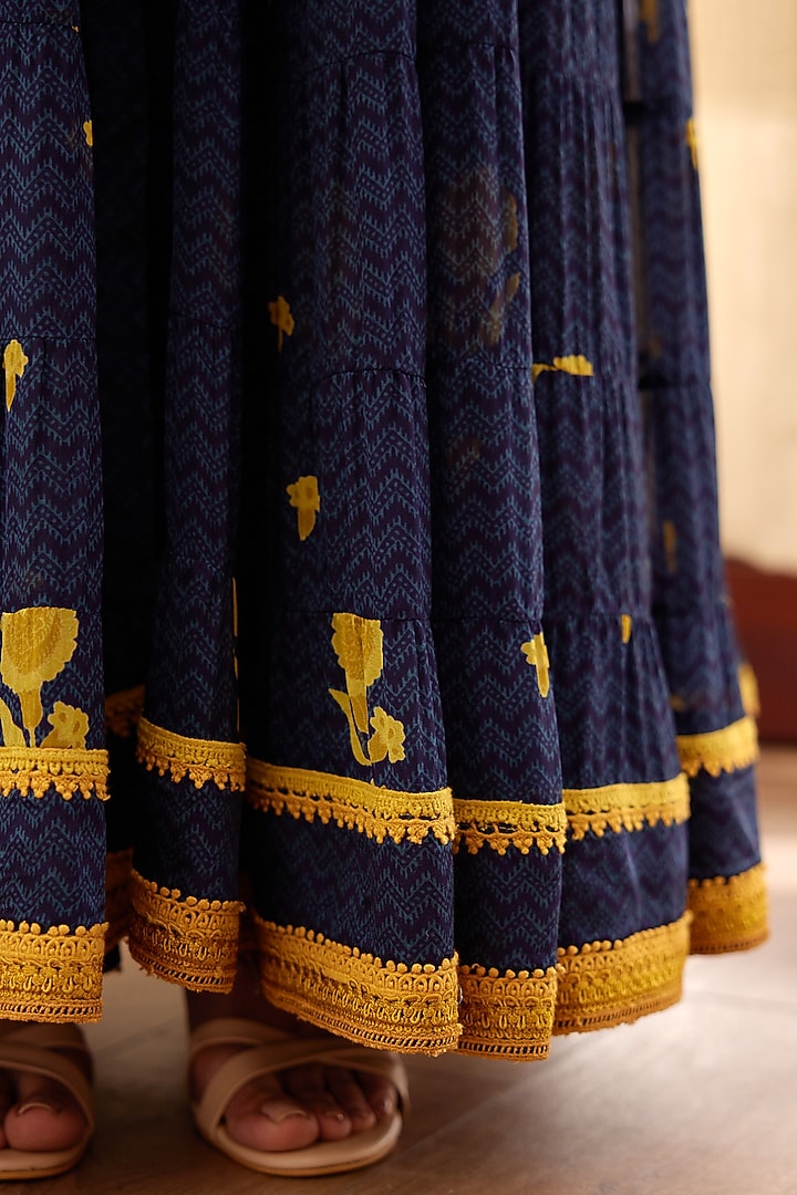 Purple Embroidered Wedding Anarkali Set by Shyam Narayan Prasad at Pernia's Pop Up Shop