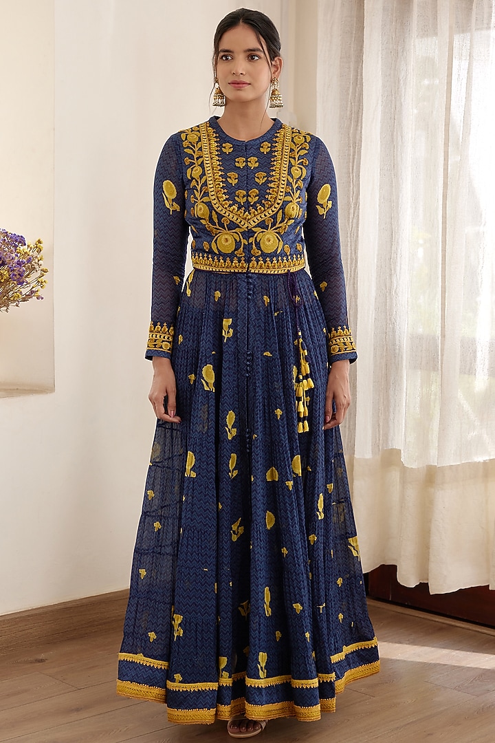 Purple Embroidered Wedding Anarkali Set by Shyam Narayan Prasad at Pernia's Pop Up Shop