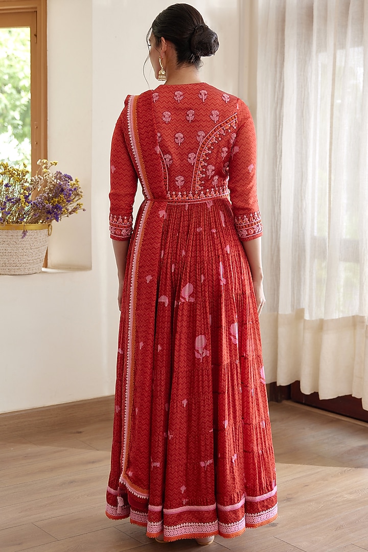 Maroon Embroidered Wedding Anarkali Set by Shyam Narayan Prasad at Pernia's Pop Up Shop