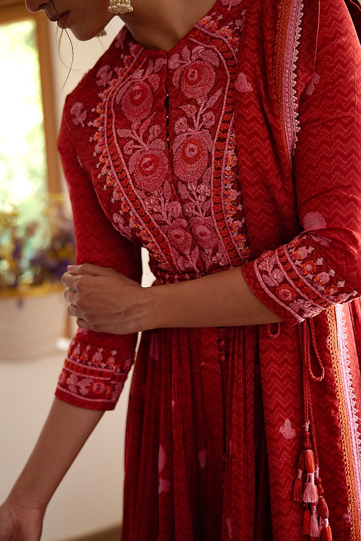 Maroon Embroidered Wedding Anarkali Set by Shyam Narayan Prasad at Pernia's Pop Up Shop