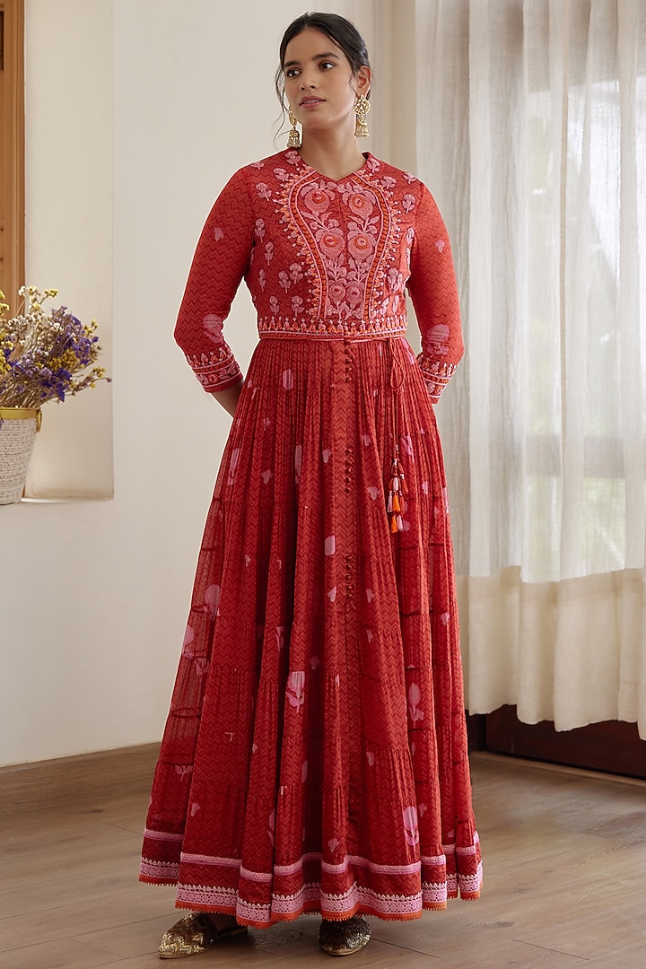 Maroon Embroidered Wedding Anarkali Set by Shyam Narayan Prasad at Pernia's Pop Up Shop