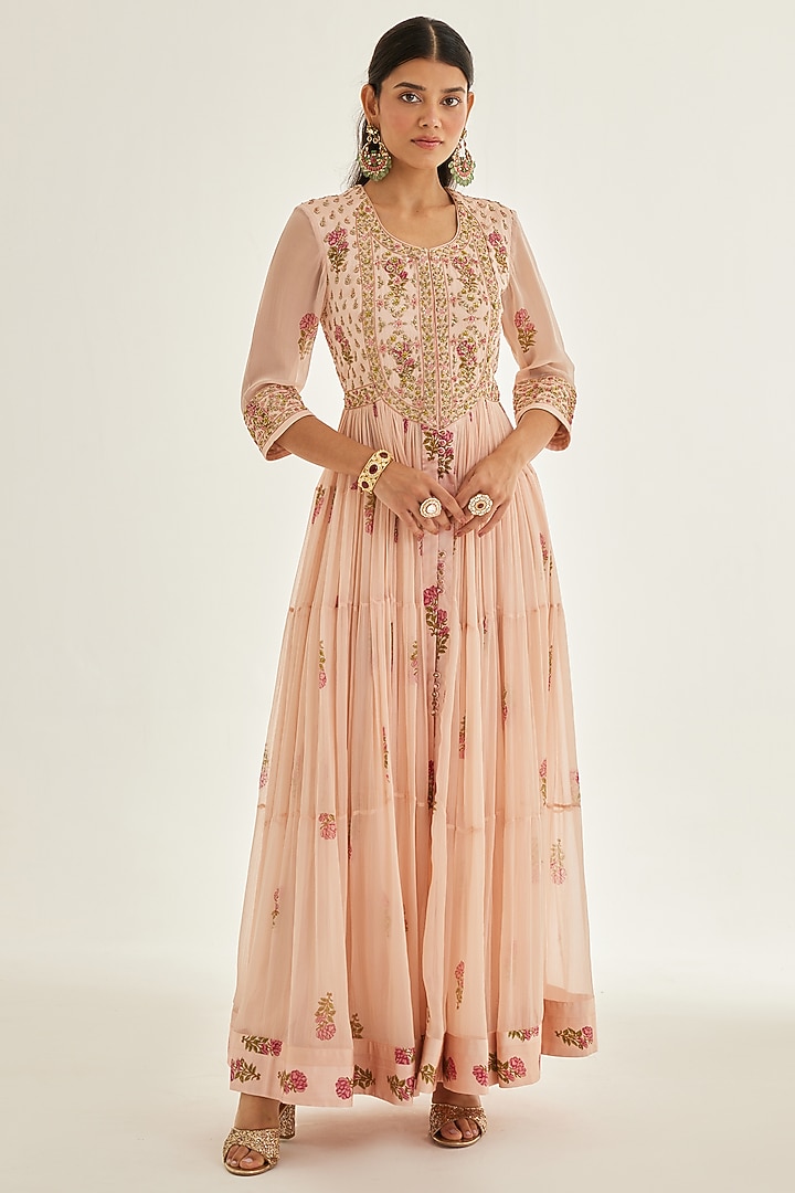 Shell Pink Zardosi Hand Embroidered Wedding Anarkali Set by Shyam Narayan Prasad at Pernia's Pop Up Shop