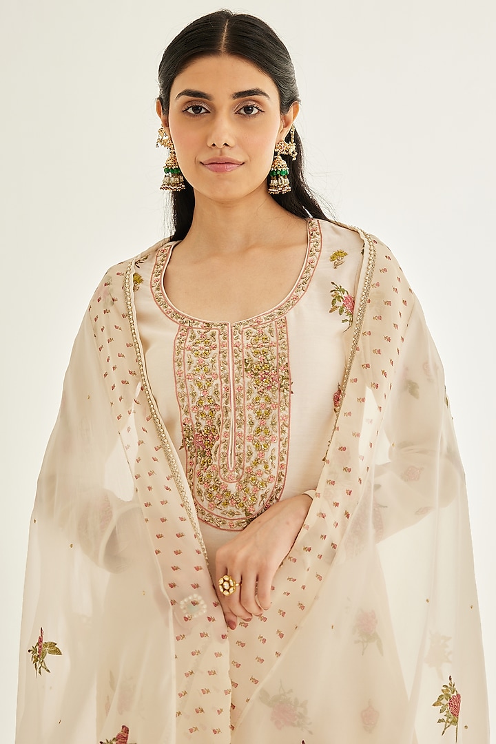 Papyrus White Chanderi Embroidered Kurta Set by Shyam Narayan Prasad at Pernia's Pop Up Shop
