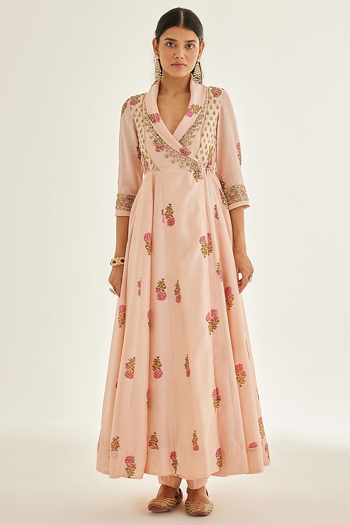 Shell Pink Chanderi Embroidered Angrakha Set by Shyam Narayan Prasad at Pernia's Pop Up Shop