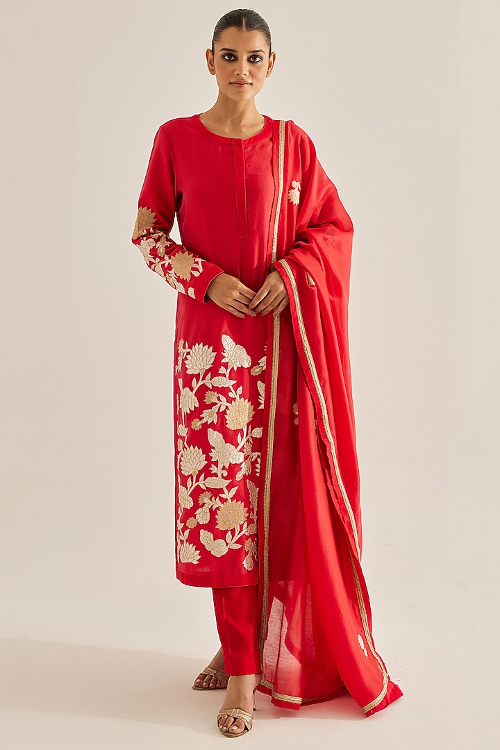 Maroon Silk Chanderi Embroidered Kurta Set by Shyam Narayan Prasad at Pernia's Pop Up Shop