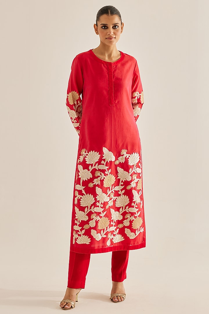 Maroon Silk Chanderi Embroidered Kurta Set by Shyam Narayan Prasad at Pernia's Pop Up Shop