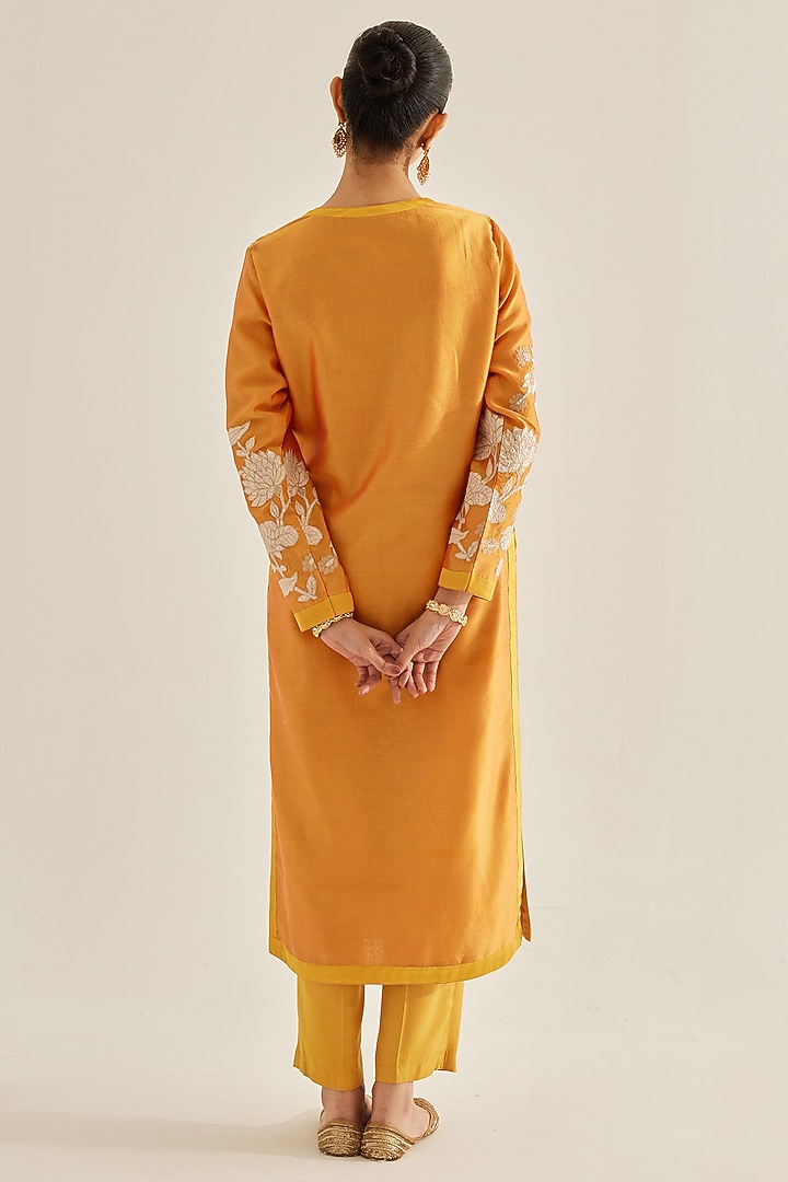 Mustard Silk Chanderi Embroidered Kurta Set by Shyam Narayan Prasad at Pernia's Pop Up Shop