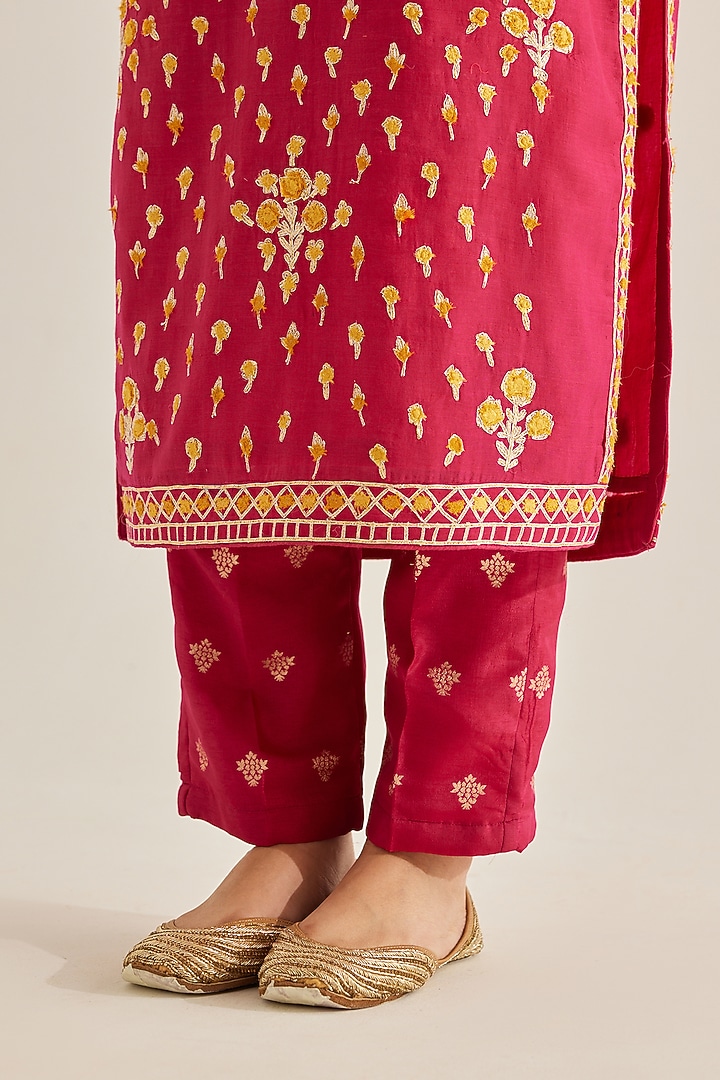 Red-Pink Silk Chanderi Thread Embroidered Kurta Set by Shyam Narayan Prasad at Pernia's Pop Up Shop