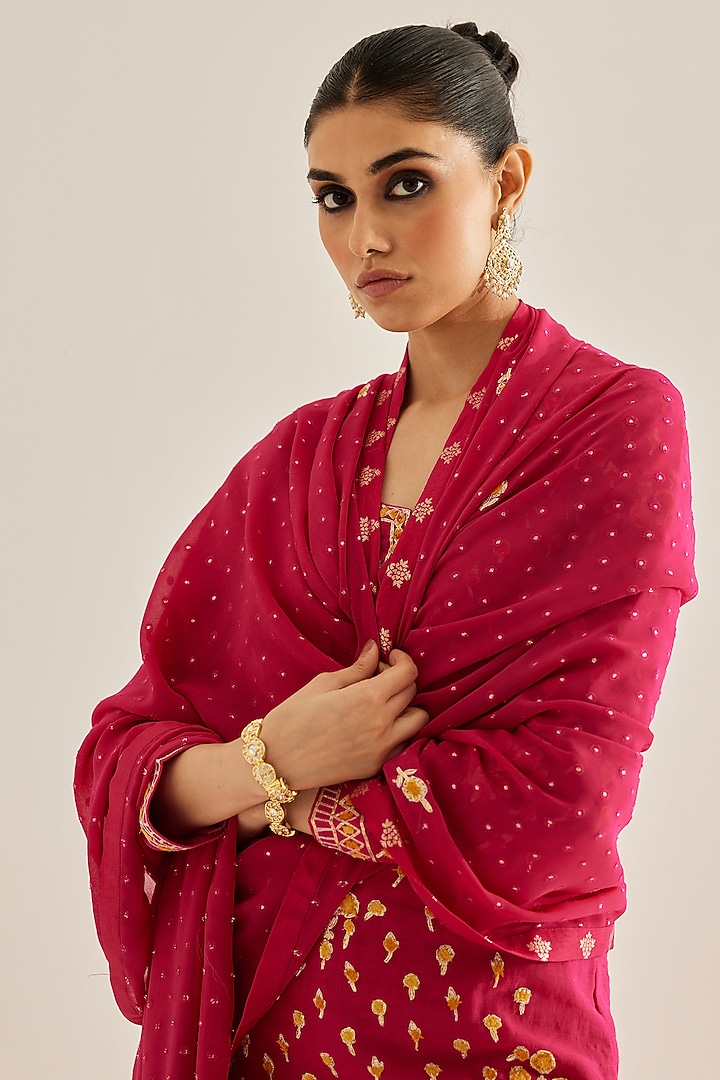 Red-Pink Silk Chanderi Thread Embroidered Kurta Set by Shyam Narayan Prasad at Pernia's Pop Up Shop