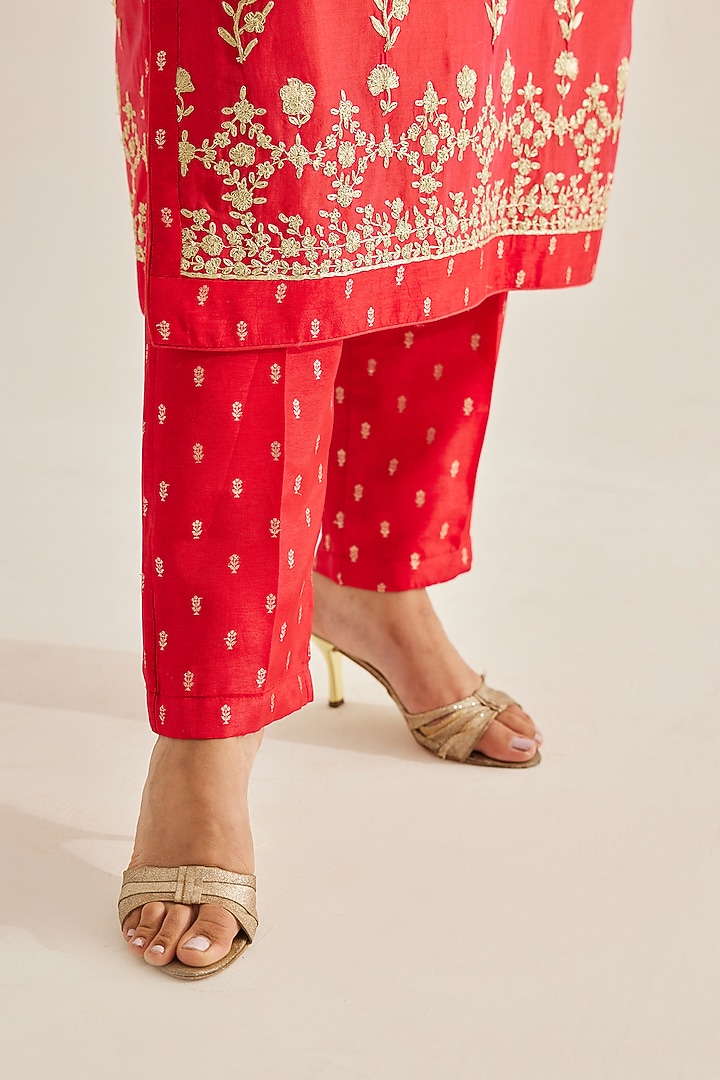 Red Silk Chanderi Embroidered Kurta Set by Shyam Narayan Prasad at Pernia's Pop Up Shop
