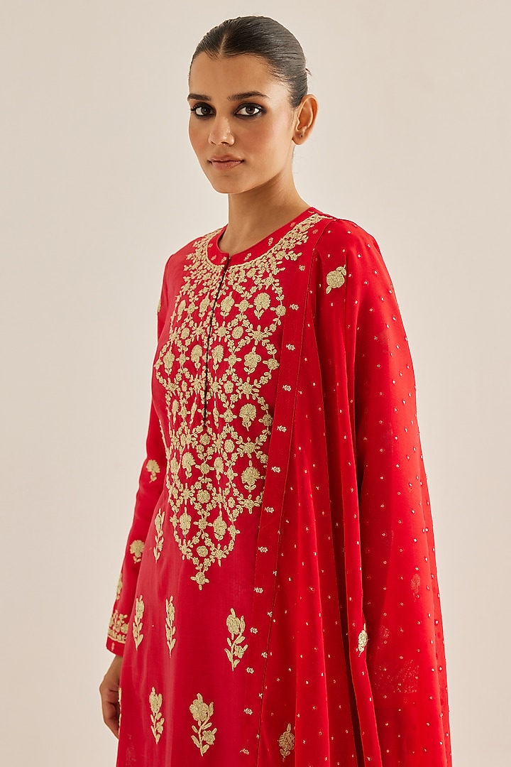 Red Silk Chanderi Embroidered Kurta Set by Shyam Narayan Prasad at Pernia's Pop Up Shop