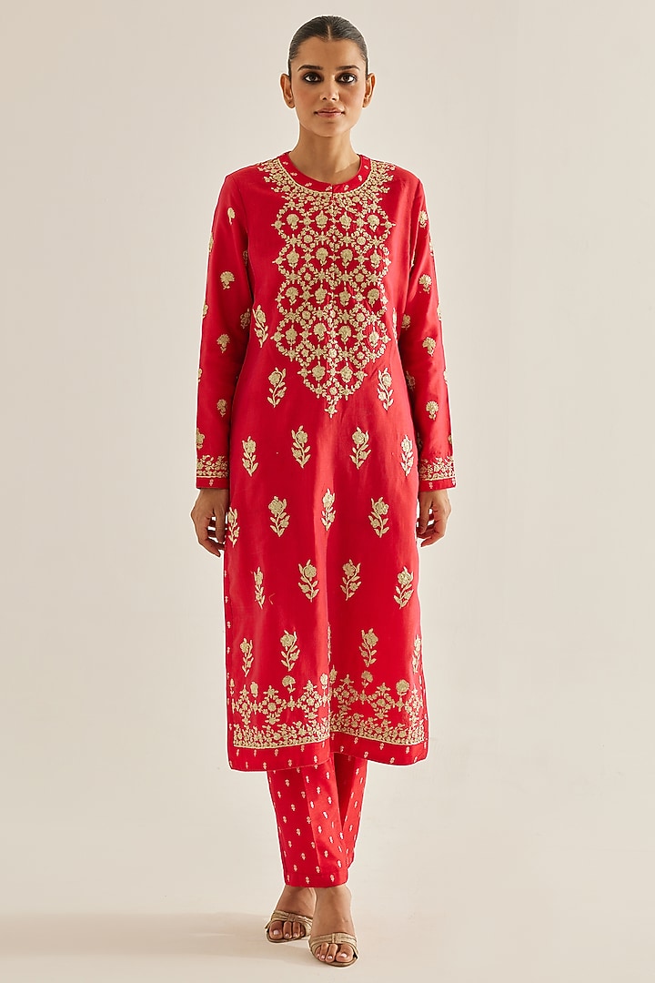 Red Silk Chanderi Embroidered Kurta Set by Shyam Narayan Prasad at Pernia's Pop Up Shop