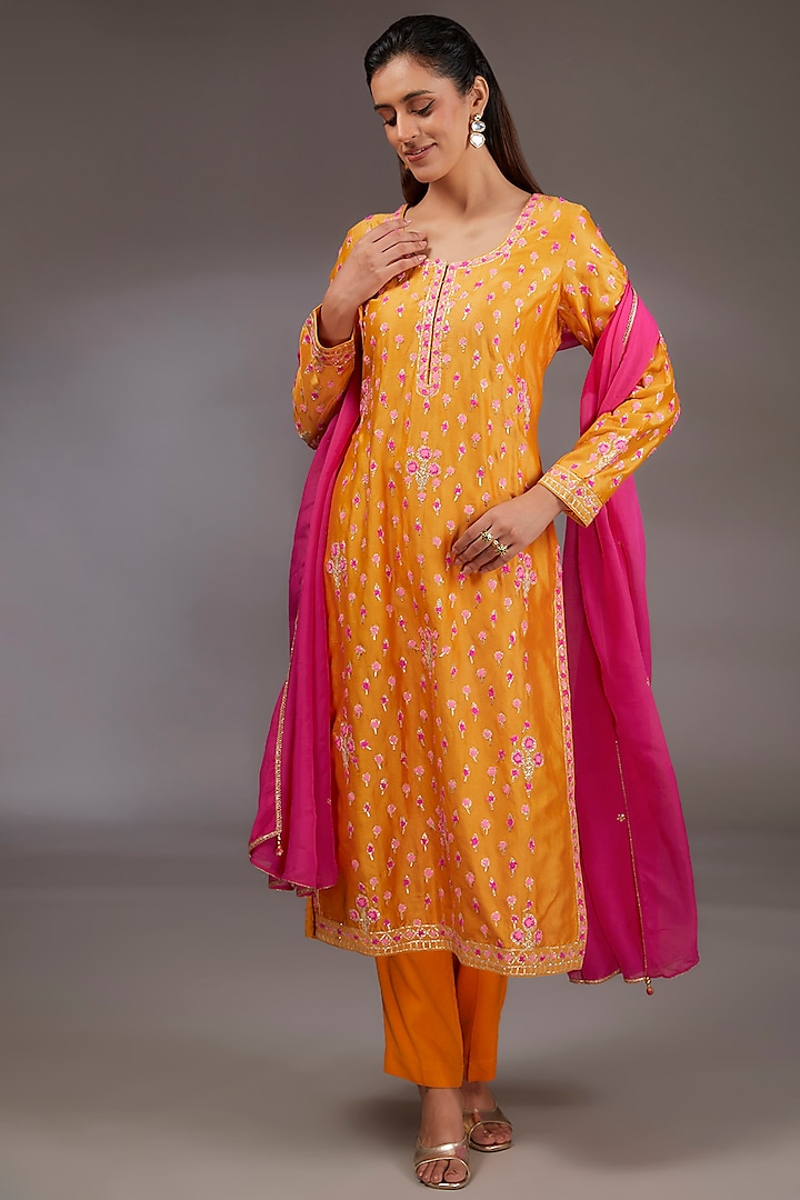 Mustard Yellow Chanderi Silk Dori Embroidered Kurta Set by Shyam Narayan Prasad at Pernia's Pop Up Shop