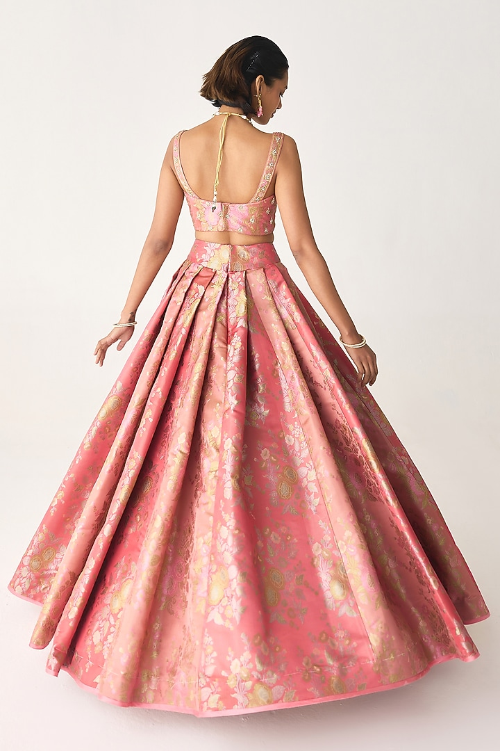 Tea Rose Brocade Pleated Wedding Lehenga Set by Shyam Narayan Prasad at Pernia's Pop Up Shop