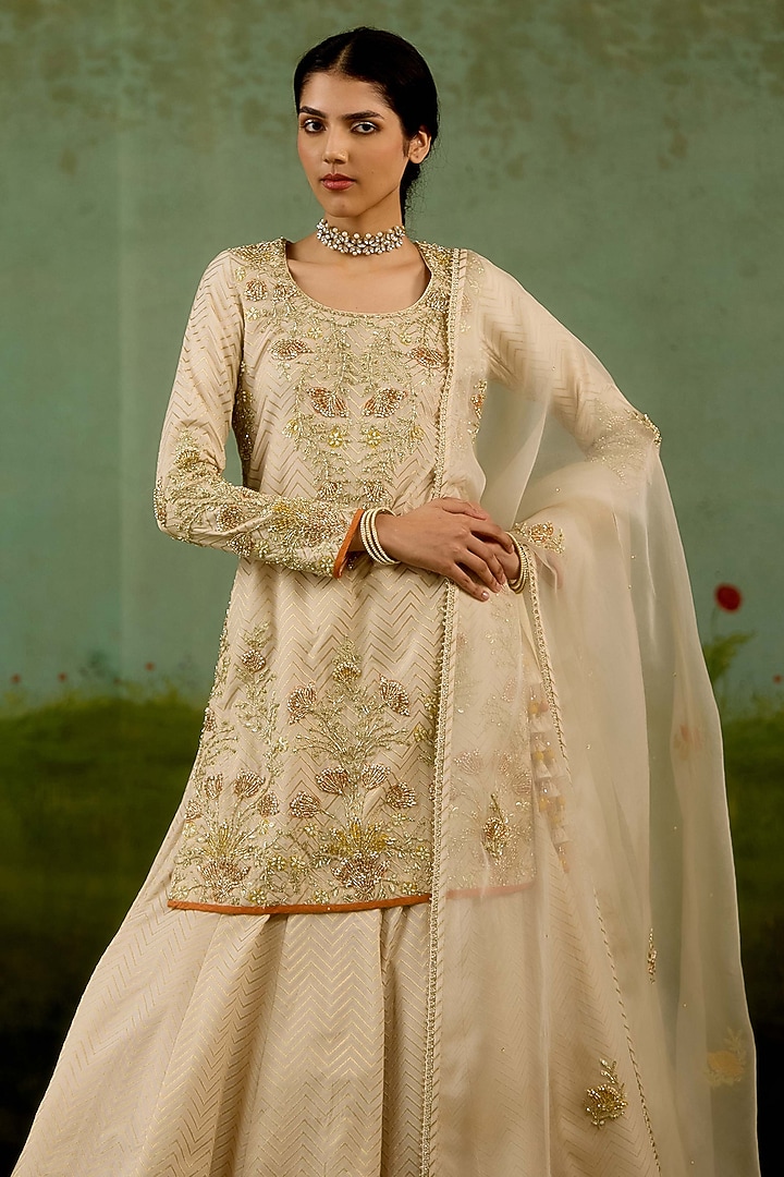 Ivory Banarasi Silk Zardosi Embroidered Kurta Set by Shyam Narayan Prasad at Pernia's Pop Up Shop