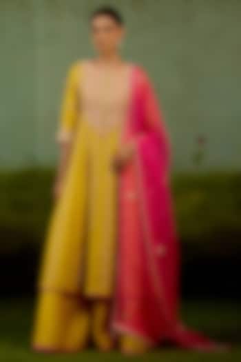 Yellow Banarasi Brocade Embroidered Wedding Anarkali Set by Shyam Narayan Prasad at Pernia's Pop Up Shop