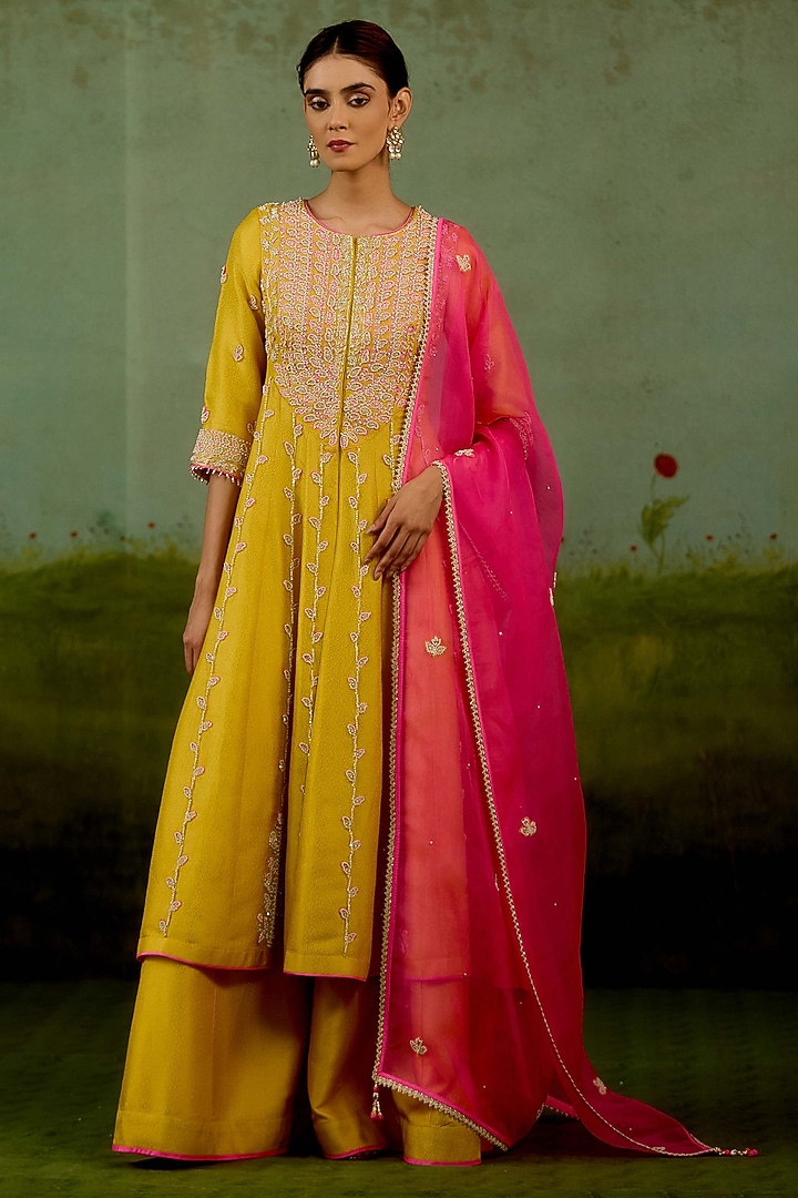 Yellow Banarasi Brocade Embroidered Wedding Anarkali Set by Shyam Narayan Prasad at Pernia's Pop Up Shop