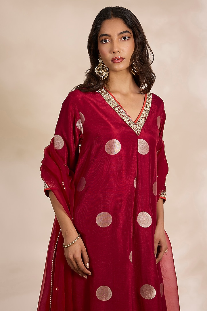 Maroon Silk Brocade & Organza Kurta Set by Shyam Narayan Prasad at Pernia's Pop Up Shop