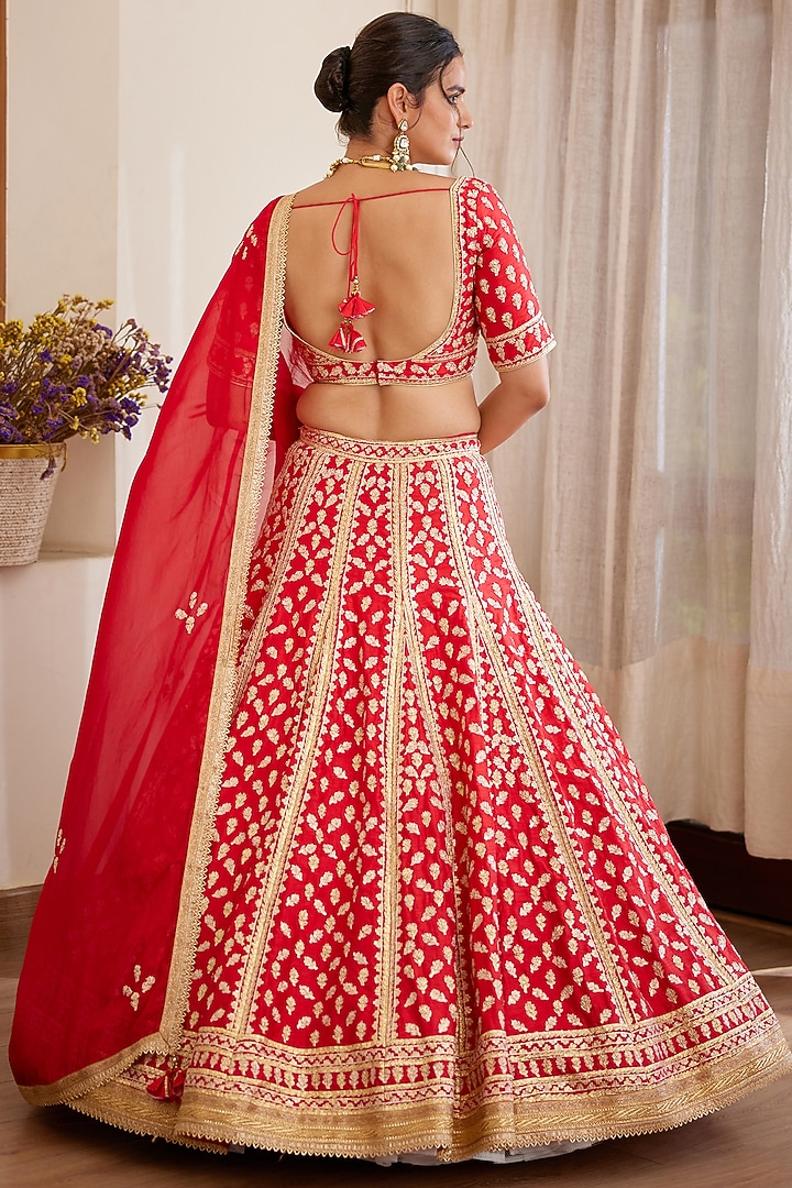 Red Maroon Embroidered Wedding Lehenga Set by Shyam Narayan Prasad at Pernia's Pop Up Shop