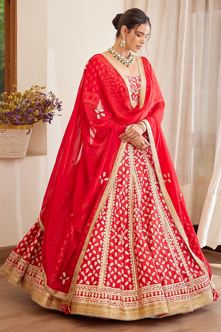 Red Maroon Embroidered Wedding Lehenga Set by Shyam Narayan Prasad at Pernia's Pop Up Shop