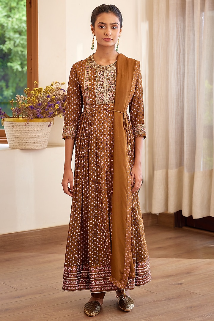 Brown Block Printed Anarkali Set by Shyam Narayan Prasad at Pernia's Pop Up Shop