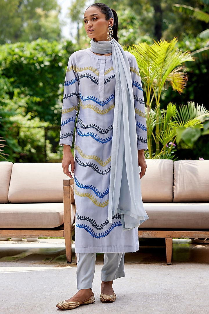 Light Grey-Blue Block Printed Kurta Set by Shyam Narayan Prasad at Pernia's Pop Up Shop