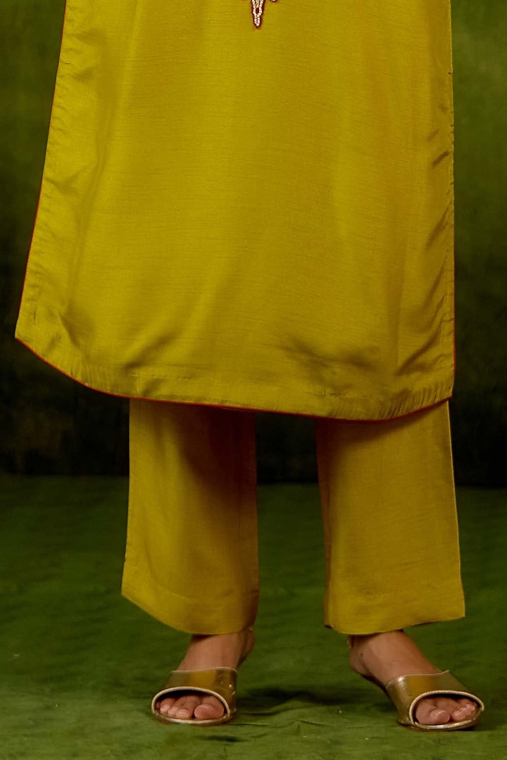 Warm Olive Green Silk Embroidered Kurta Set by Shyam Narayan Prasad at Pernia's Pop Up Shop