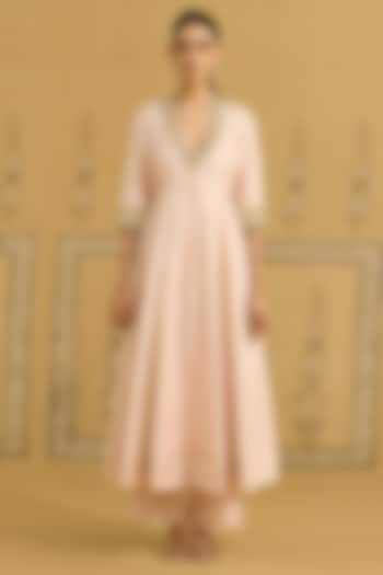 Powder Pink Banarasi Brocade Embroidered Kurta Set by Shyam Narayan Prasad at Pernia's Pop Up Shop