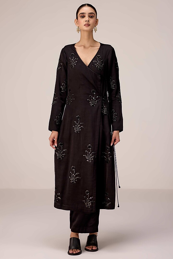 Black Linen Satin Applique Embroidered Kurta Set by Shyam Narayan Prasad at Pernia's Pop Up Shop