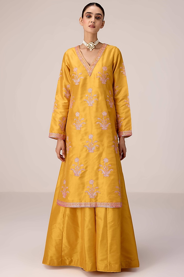 Mustard Dola Silk Patch Embroidered Kurta Set by Shyam Narayan Prasad at Pernia's Pop Up Shop