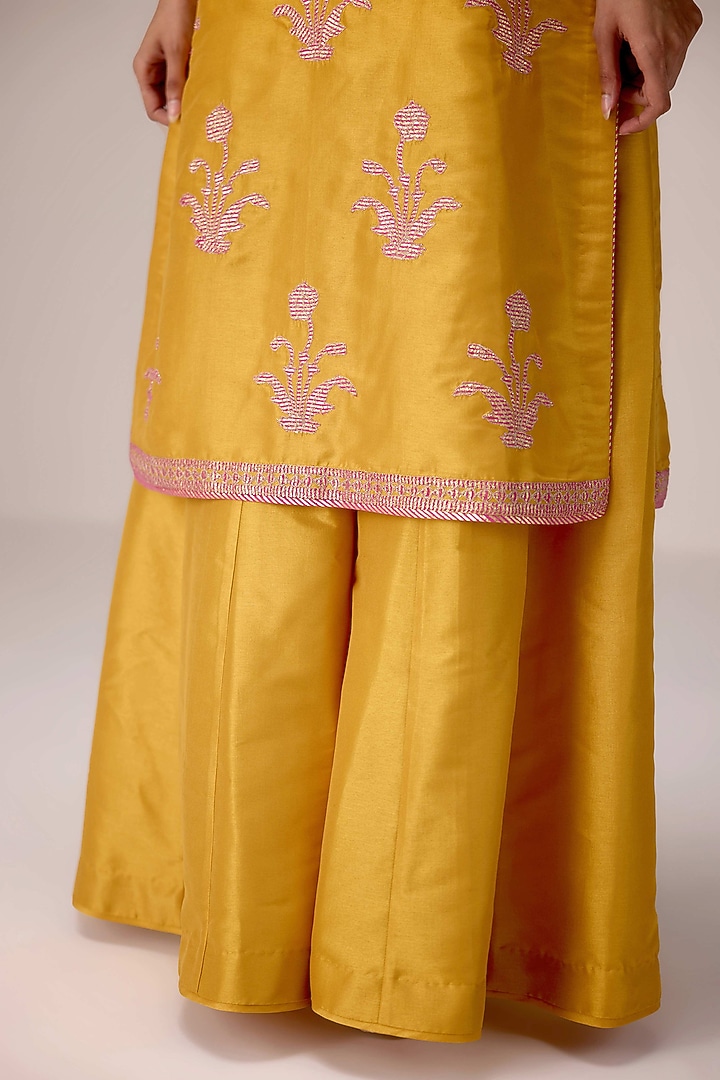 Mustard Dola Silk Patch Embroidered Kurta Set by Shyam Narayan Prasad at Pernia's Pop Up Shop