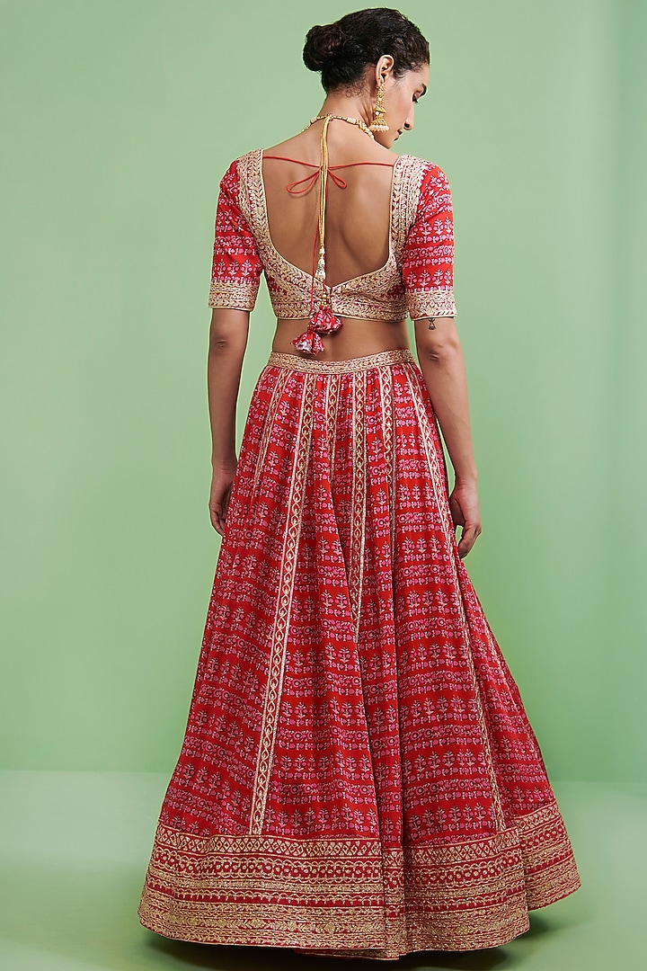 Maroon Embroidered Wedding Lehenga Set by Shyam Narayan Prasad at Pernia's Pop Up Shop