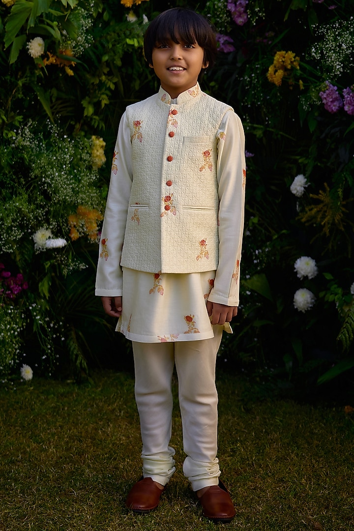 White Chanderi Hand Block Printed Waistcoat Set For Boys by Shyam Narayan Prasad Kidswear