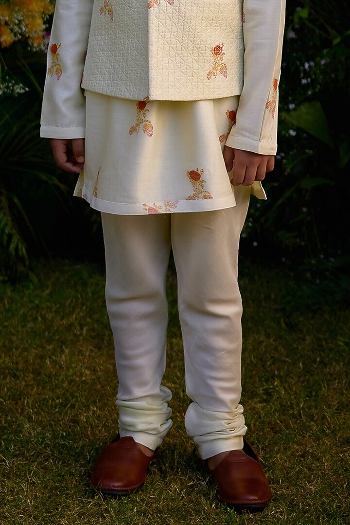 White Chanderi Hand Block Printed Waistcoat Set For Boys by Shyam Narayan Prasad Kidswear at Pernia's Pop Up Shop