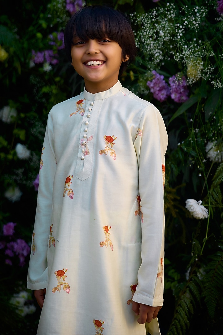 White Chanderi Hand Block Printed Kurta Set For Boys by Shyam Narayan Prasad Kidswear at Pernia's Pop Up Shop