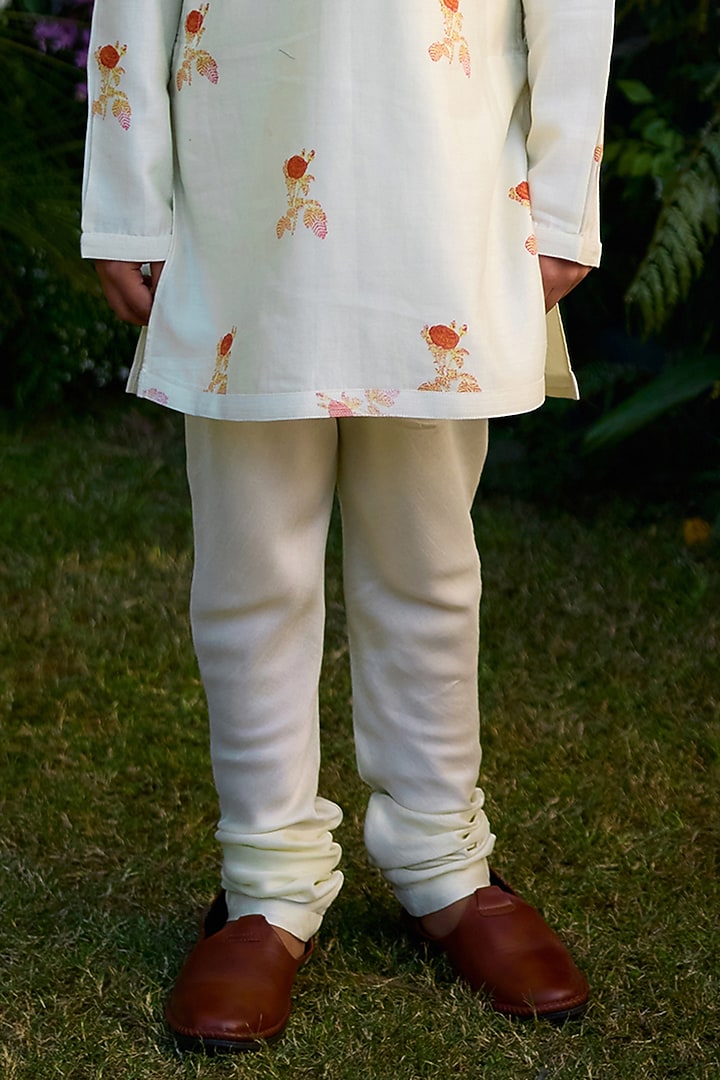 White Chanderi Hand Block Printed Kurta Set For Boys by Shyam Narayan Prasad Kidswear at Pernia's Pop Up Shop