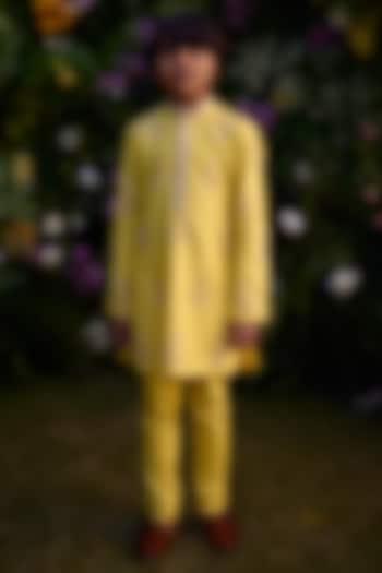 Dandelion Yellow Cotton Silk Patch & Thread Work Kurta Set For Boys by Shyam Narayan Prasad Kidswear