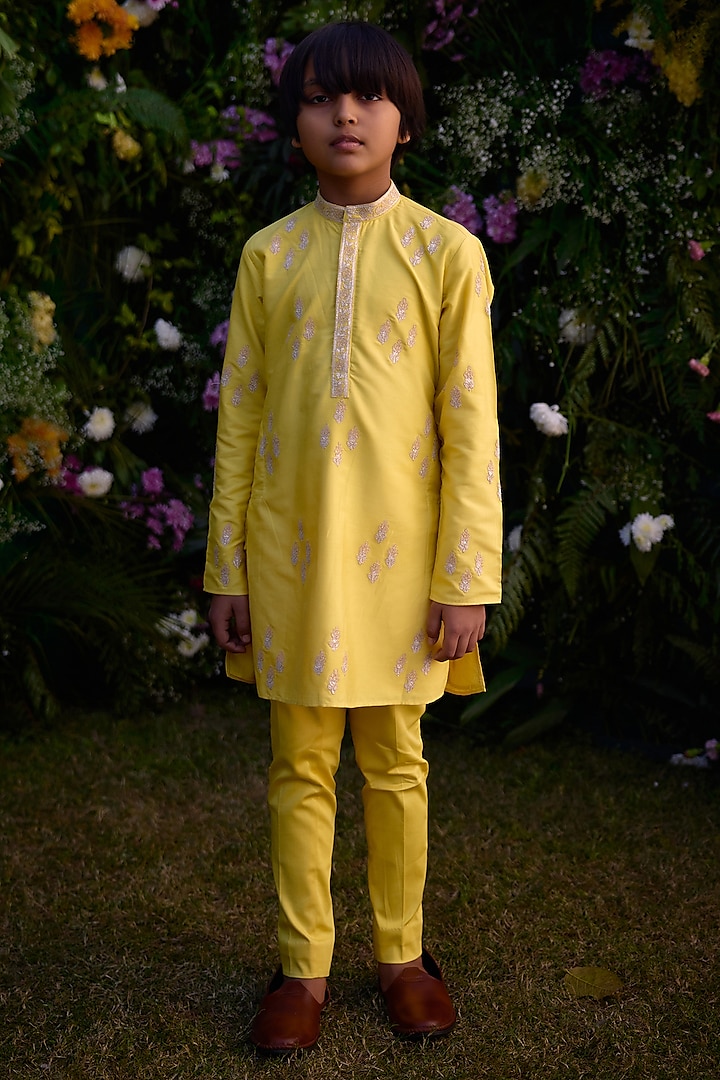 Dandelion Yellow Cotton Silk Patch & Thread Work Kurta Set For Boys by Shyam Narayan Prasad Kidswear