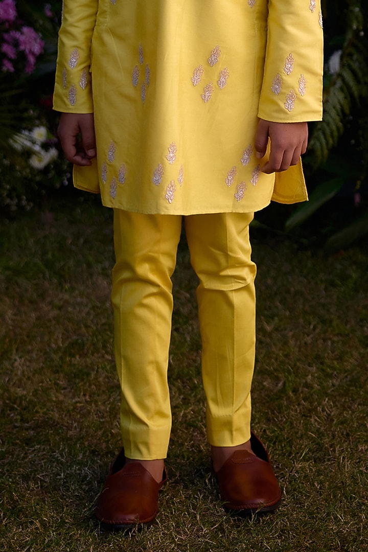 Dandelion Yellow Cotton Silk Patch & Thread Work Kurta Set For Boys by Shyam Narayan Prasad Kidswear at Pernia's Pop Up Shop