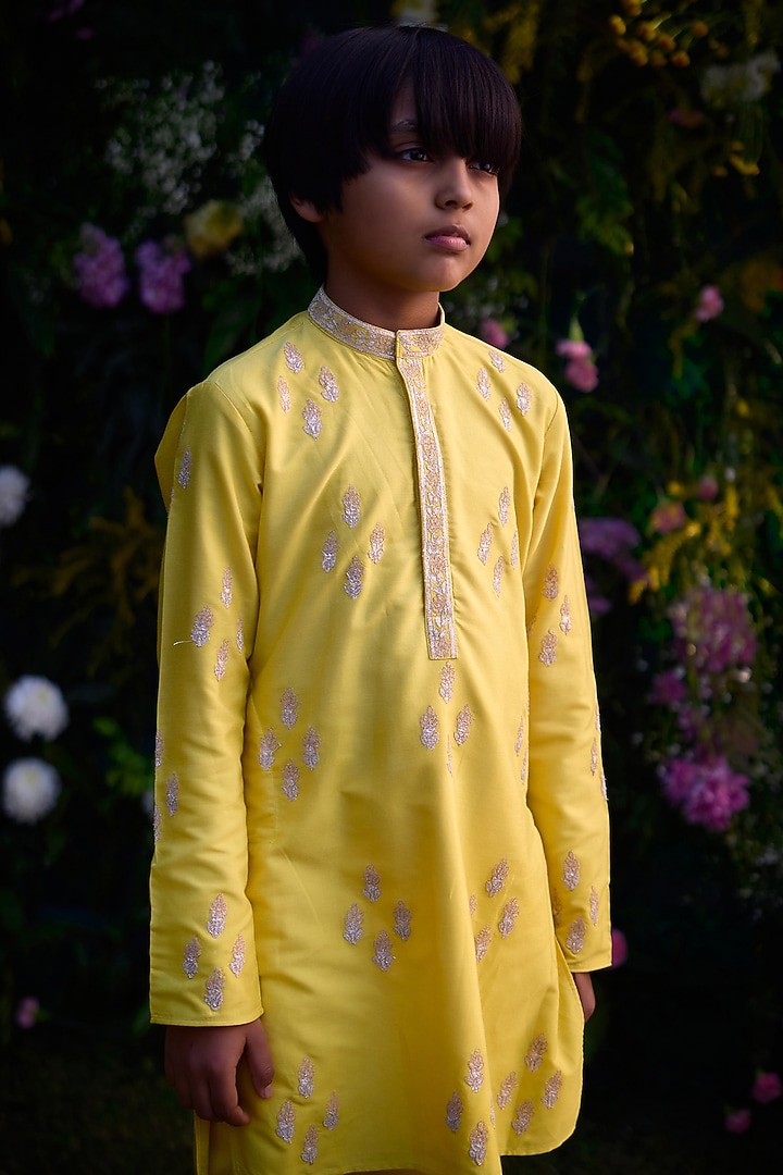 Dandelion Yellow Cotton Silk Patch & Thread Work Kurta Set For Boys by Shyam Narayan Prasad Kidswear at Pernia's Pop Up Shop
