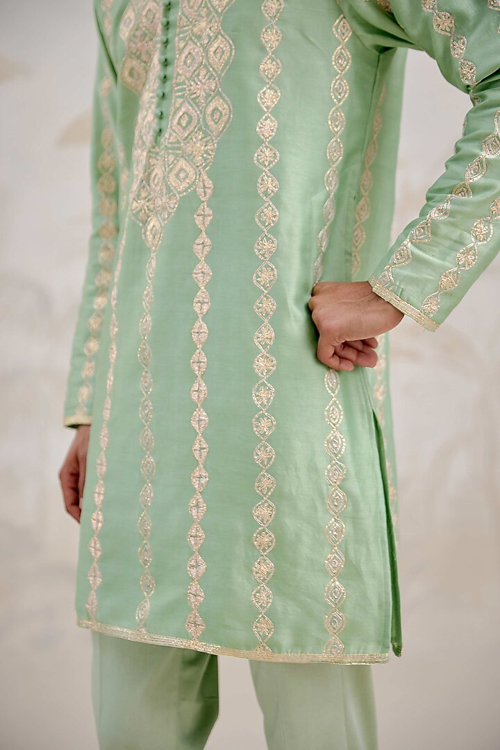 Sea Green Chanderi Thread Embroidered Kurta Set by Shyam Narayan Prasad Men at Pernia's Pop Up Shop