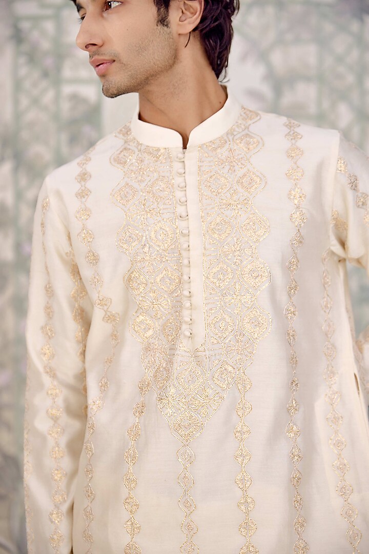 Ivory Chanderi Thread Embroidered Kurta Set by Shyam Narayan Prasad Men at Pernia's Pop Up Shop