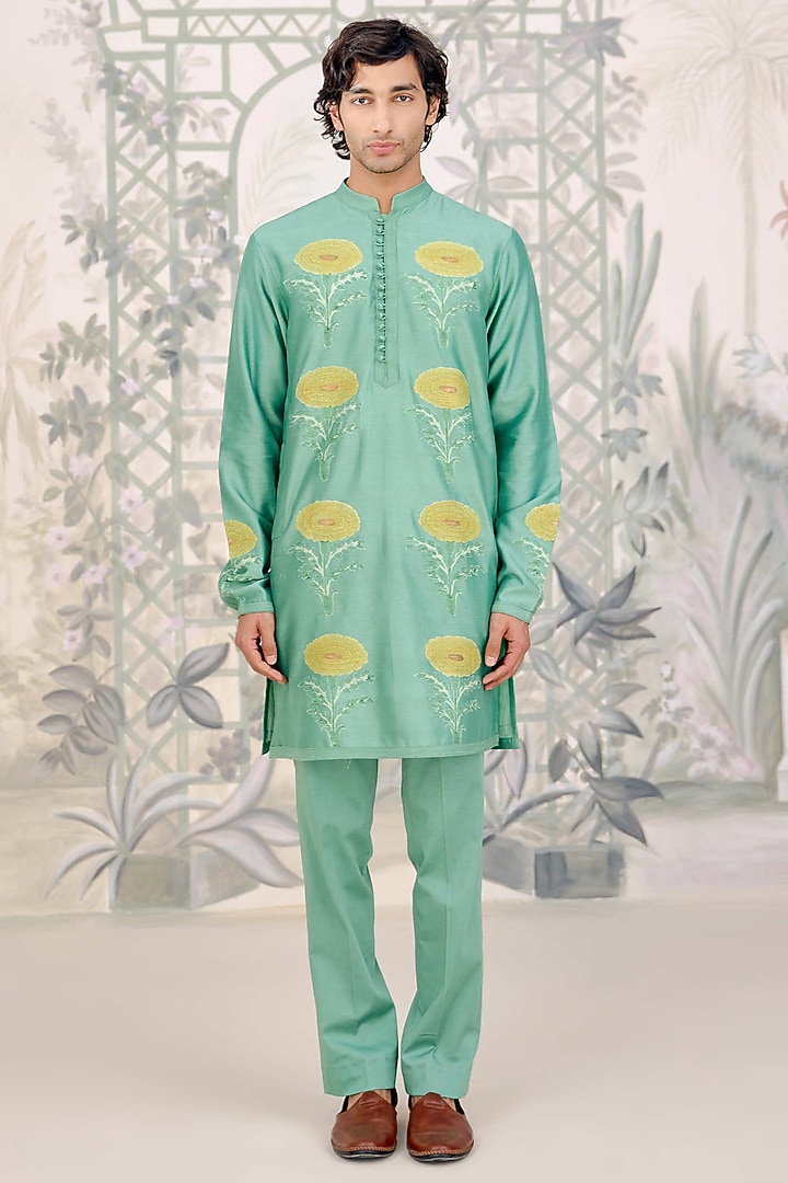 Green Cotton Silk Thread Embroidered Kurta Set by Shyam Narayan Prasad Men at Pernia's Pop Up Shop