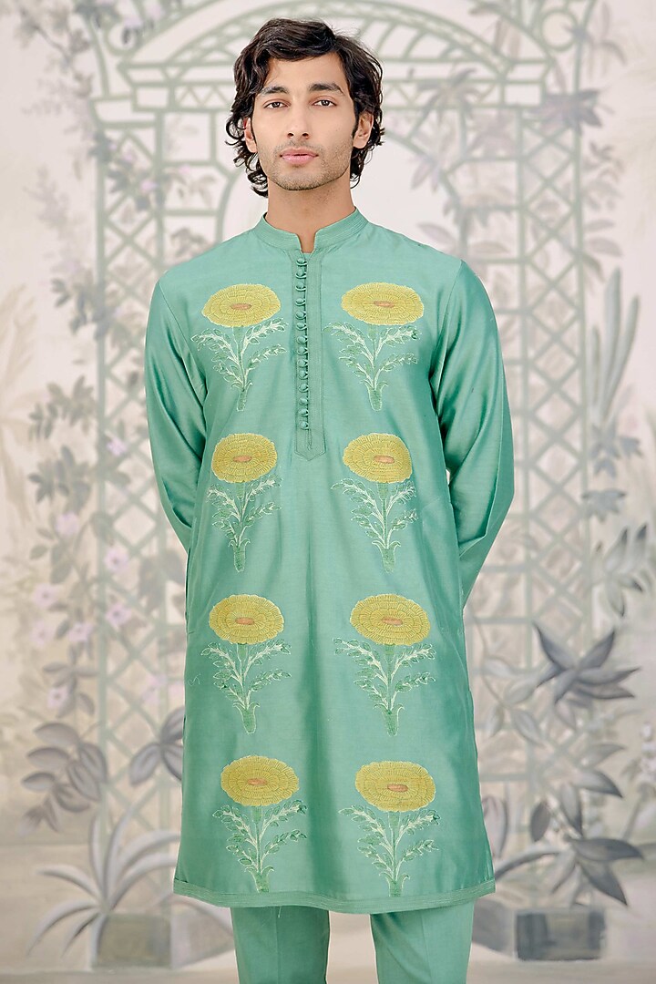 Green Cotton Silk Thread Embroidered Kurta Set by Shyam Narayan Prasad Men at Pernia's Pop Up Shop