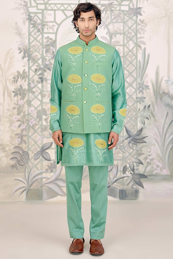Green Cotton Silk Thread Embroidered Bundi Set by Shyam Narayan Prasad Men at Pernia's Pop Up Shop