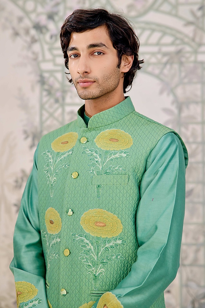 Green Cotton Silk Thread Embroidered Bundi Set by Shyam Narayan Prasad Men at Pernia's Pop Up Shop