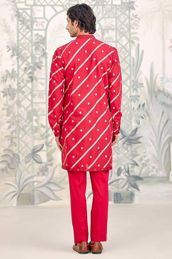 Maroon Chanderi Brocade Kurta Set by Shyam Narayan Prasad Men at Pernia's Pop Up Shop