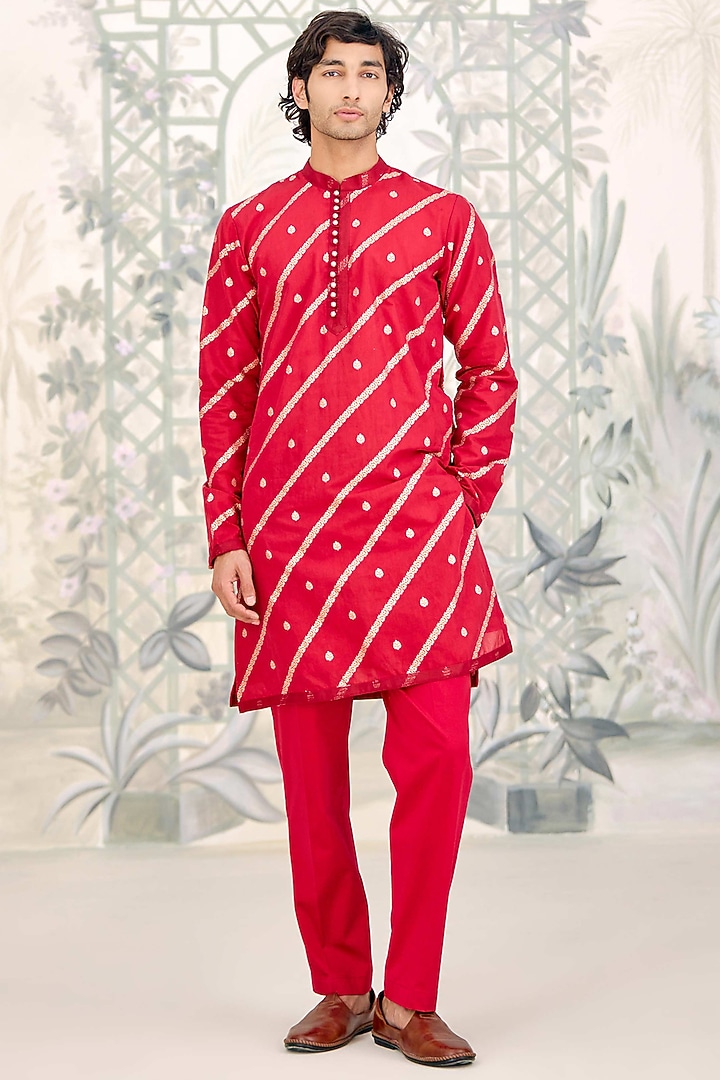 Maroon Chanderi Brocade Kurta Set by Shyam Narayan Prasad Men at Pernia's Pop Up Shop