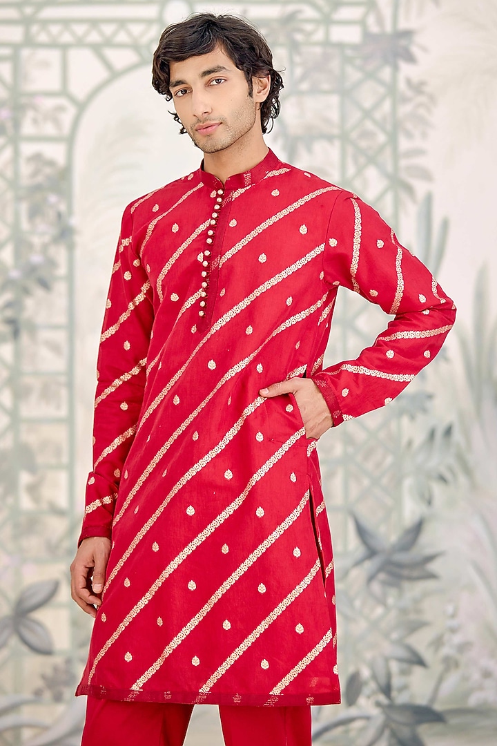 Maroon Chanderi Brocade Kurta Set by Shyam Narayan Prasad Men at Pernia's Pop Up Shop