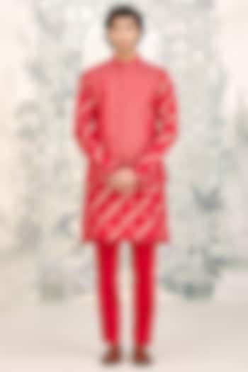 Maroon Chanderi Brocade Bundi Jacket Set by Shyam Narayan Prasad Men at Pernia's Pop Up Shop
